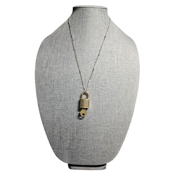 VINTAGE Louis Vuitton Lock & Key (# 204) on a Vintage Gold-tone Chain - Picture 14 of 15